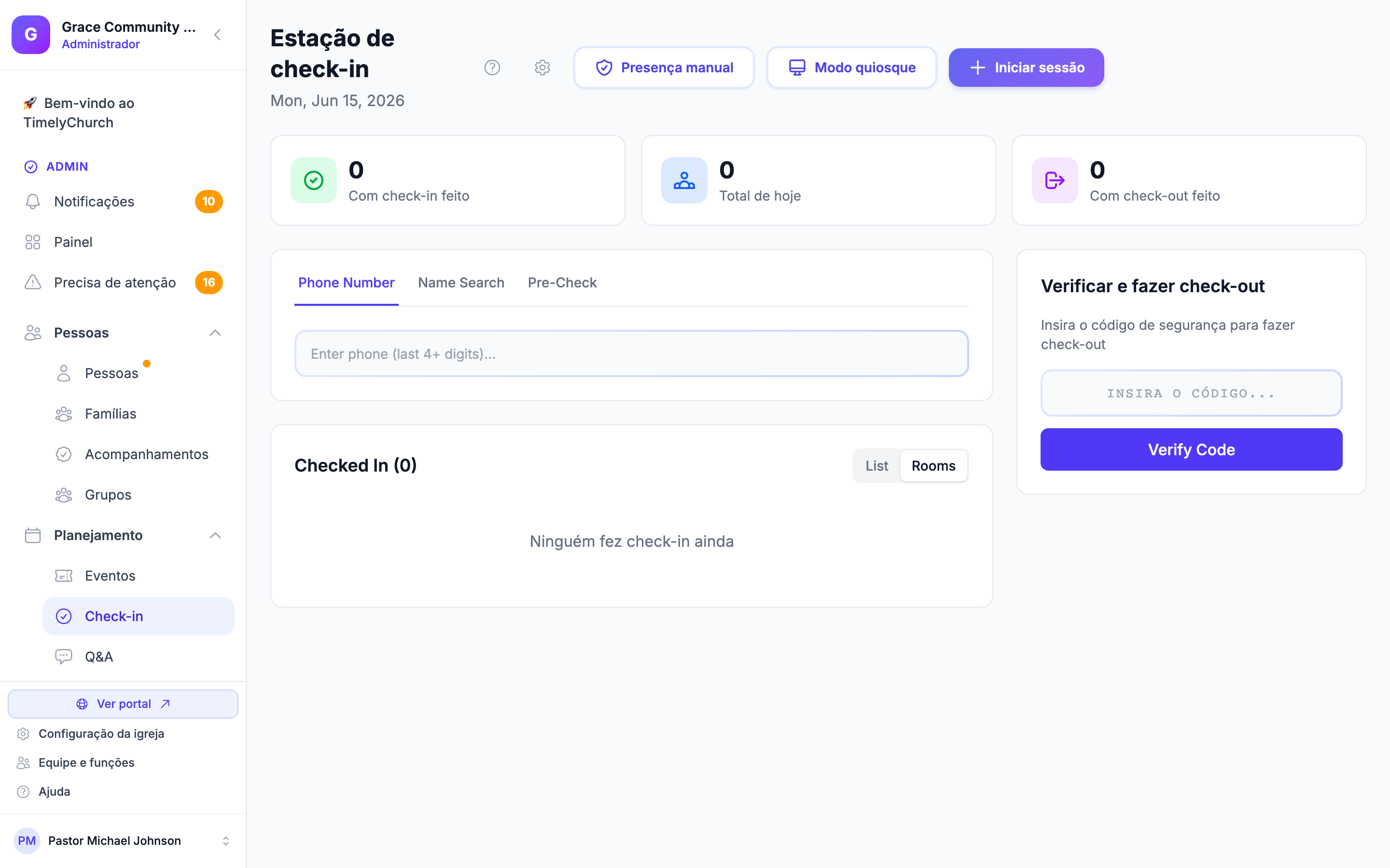 Cartão 'Com check-in ativo' da Estação de check-in alternado para a visualização Salas, mostrando cada seção de turma com sua contagem ao vivo. O cartão 'Com check-in ativo' tem um alternador Lista/Salas (Alpine rosterView); clicar em 'Salas' alterna o cartão para a visualização agrupada por turma. Os cabeçalhos das seções são renderizados a partir da lista de turmas independentemente de alguém ter check-in ativo.