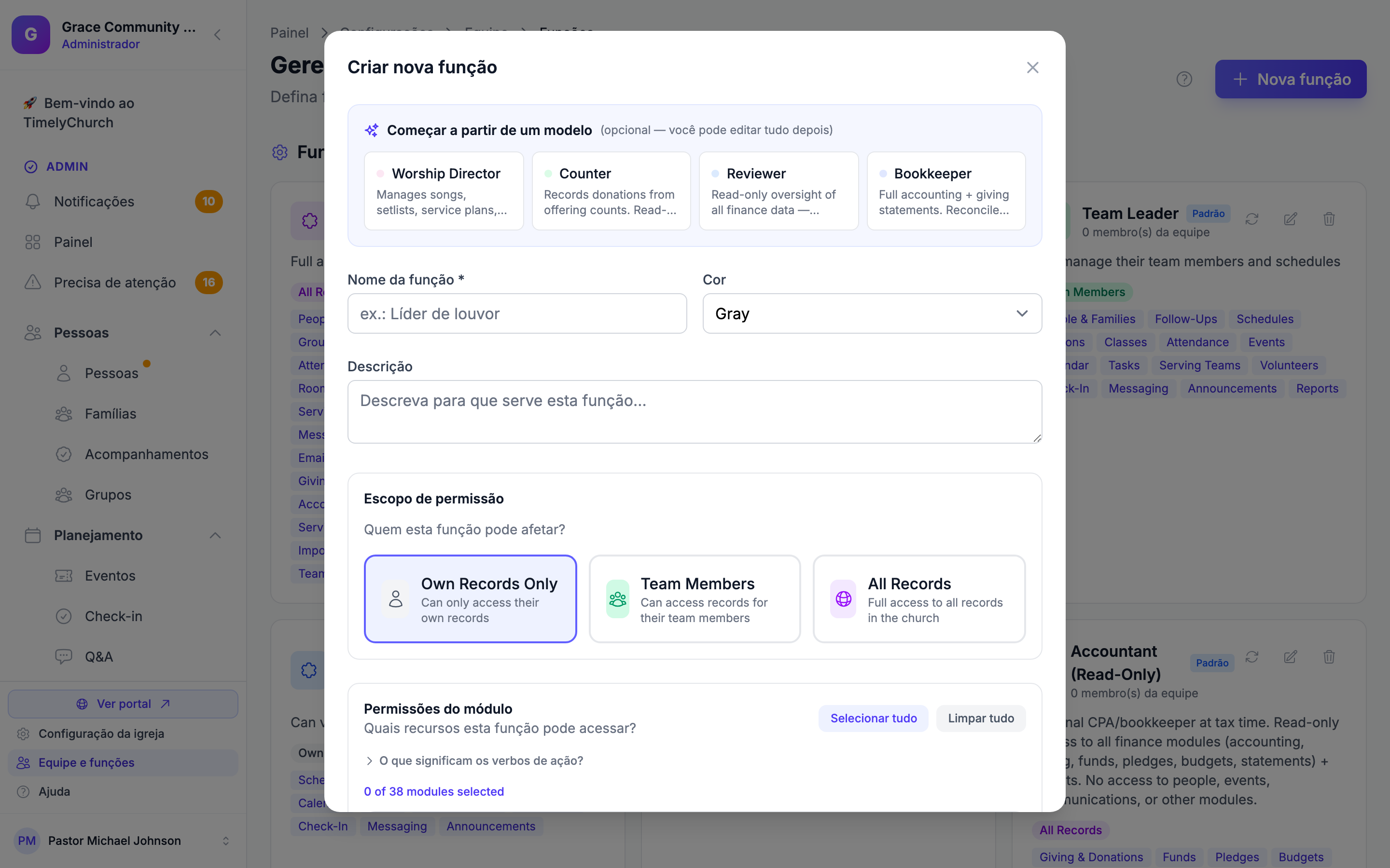 Formulário Create Role mostrando modelos quick-start, nome, descrição, cor, cartões de escopo e controles de permissão de módulo