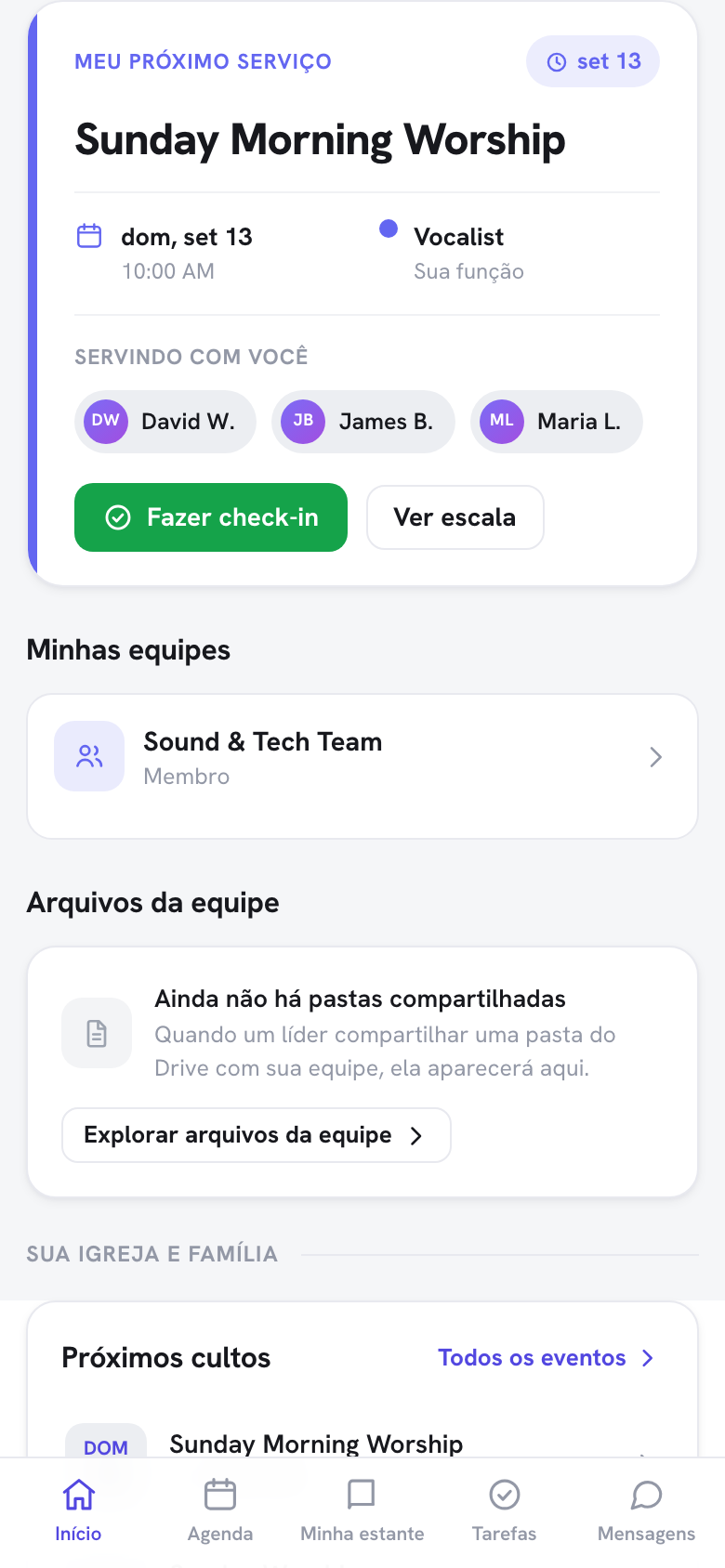 O cartão "Meu próximo serviço" no painel do portal, visto em um celular, com os outros voluntários daquele evento listados como etiquetas de nome compactas abaixo da designação.