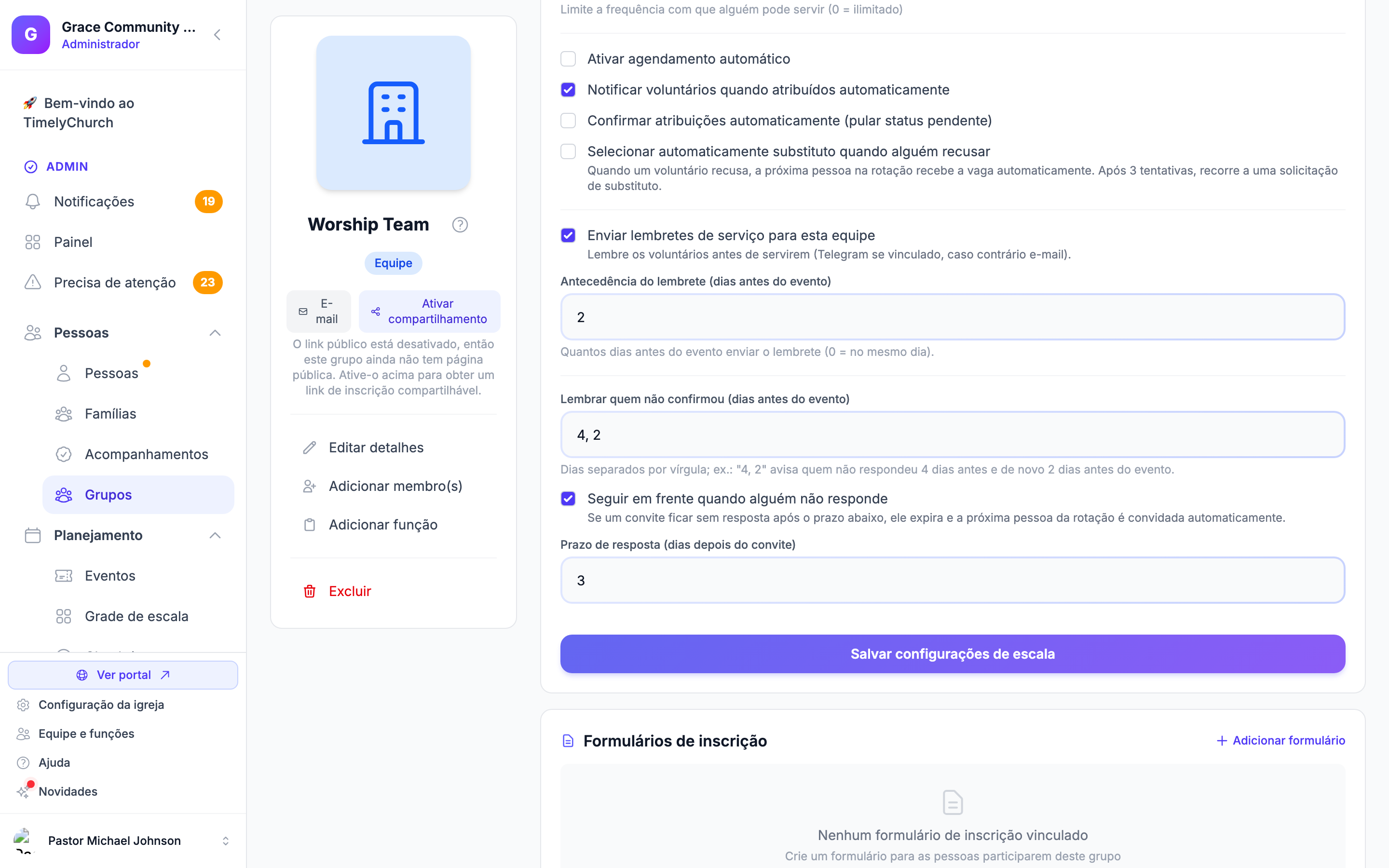 As configurações de Escala da equipe com os novos controles de resposta: dias de lembrete para quem não confirmou (4, 2), o botão de seguir em frente no silêncio e o prazo de resposta.