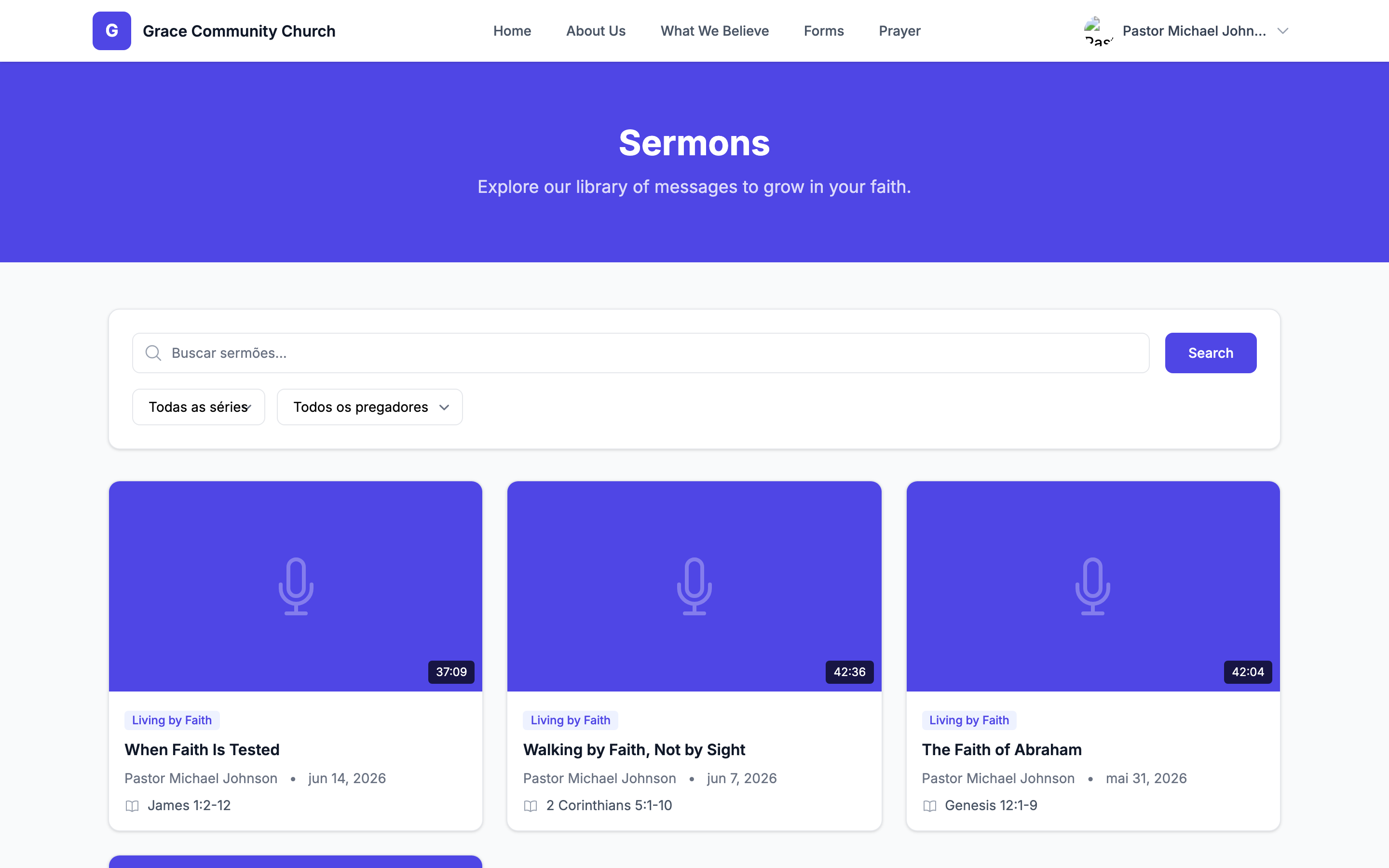 A página pública de Sermões que os visitantes veem no site da igreja: busca, filtros por série e pregador, e cartões de sermões — sem precisar de login.