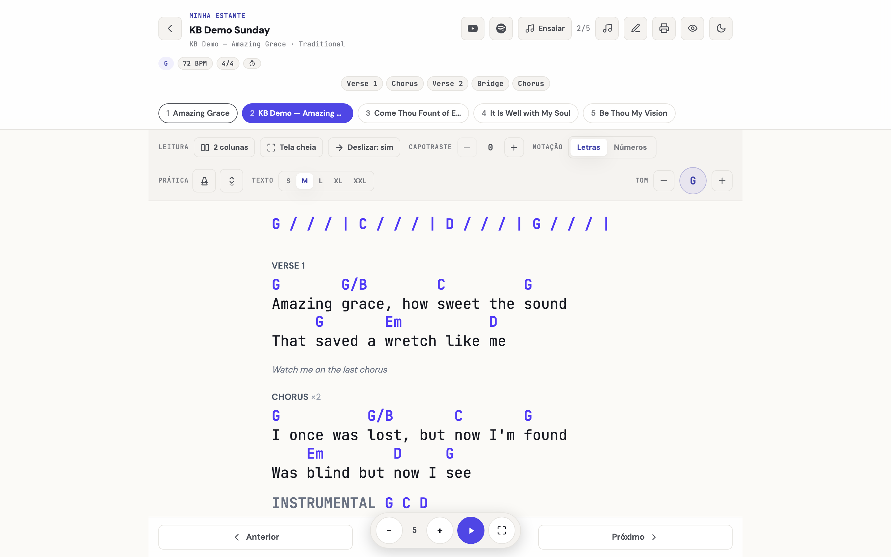O leitor da Minha estante com a tira de sequência embaixo do cabeçalho da música e uma nota da banda em linha própria no meio da letra
