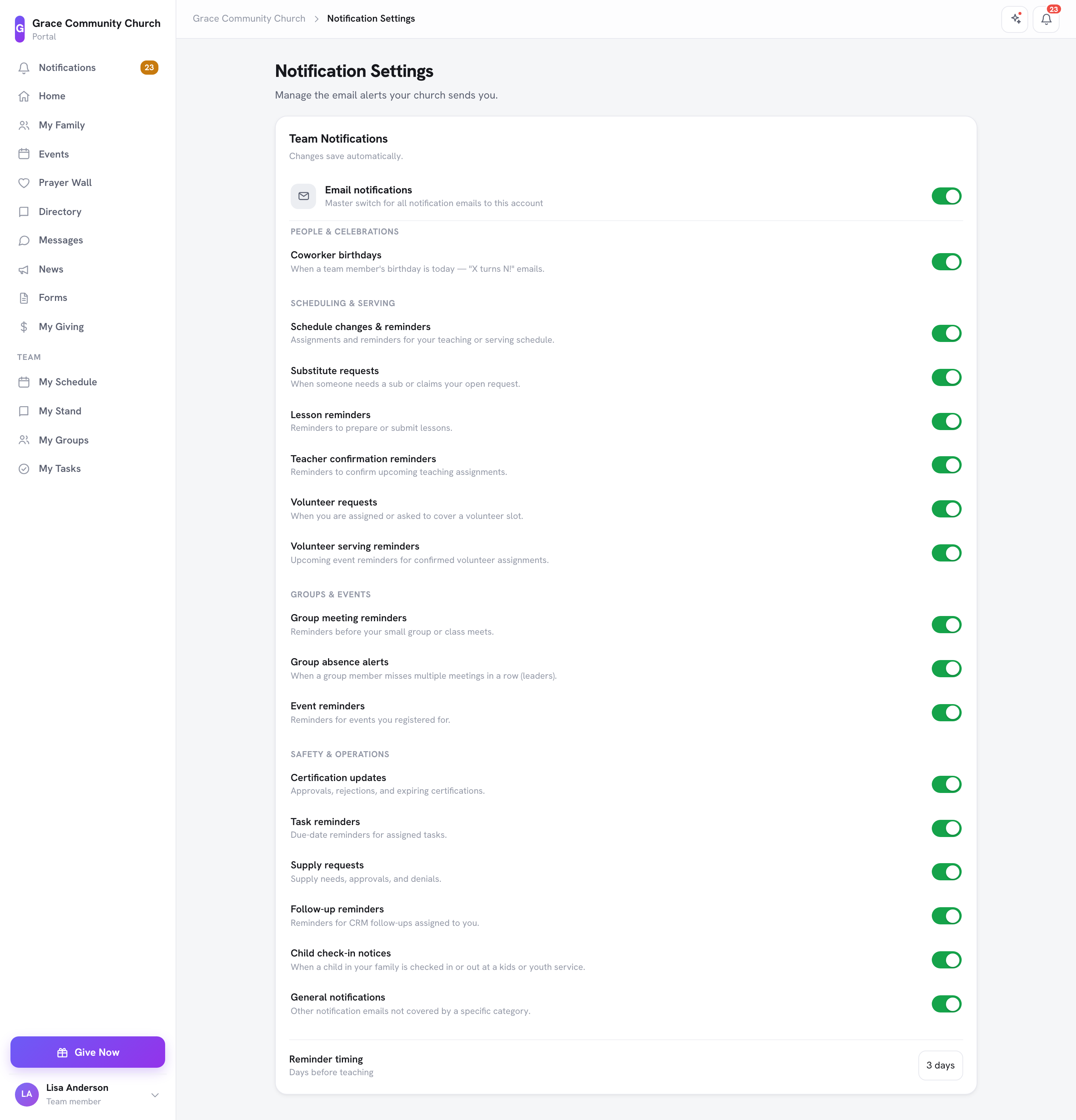 A página Configurações de notificação com o interruptor principal de e-mail, os interruptores de categoria e o Horário do lembrete